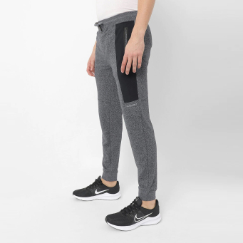 Pantalones de atletismo y corredores