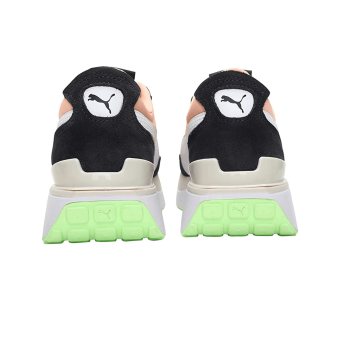 Chaussures d&eacute;contract&eacute;es